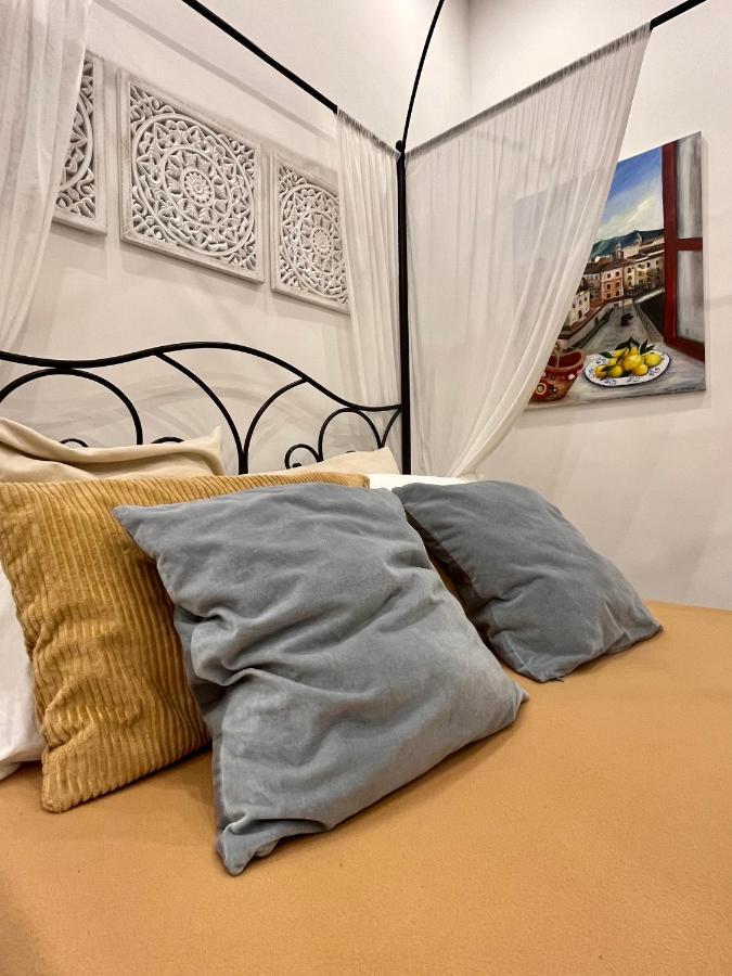 Le Stanze Di Ballaro Apartment Palermo Bagian luar foto
